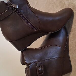 NWOT Dream Pairs Ankle Boots Low Wedge Faux Brown Leather Booties With Side Zip